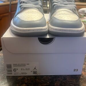 Women’s Air Jordan 1 MID